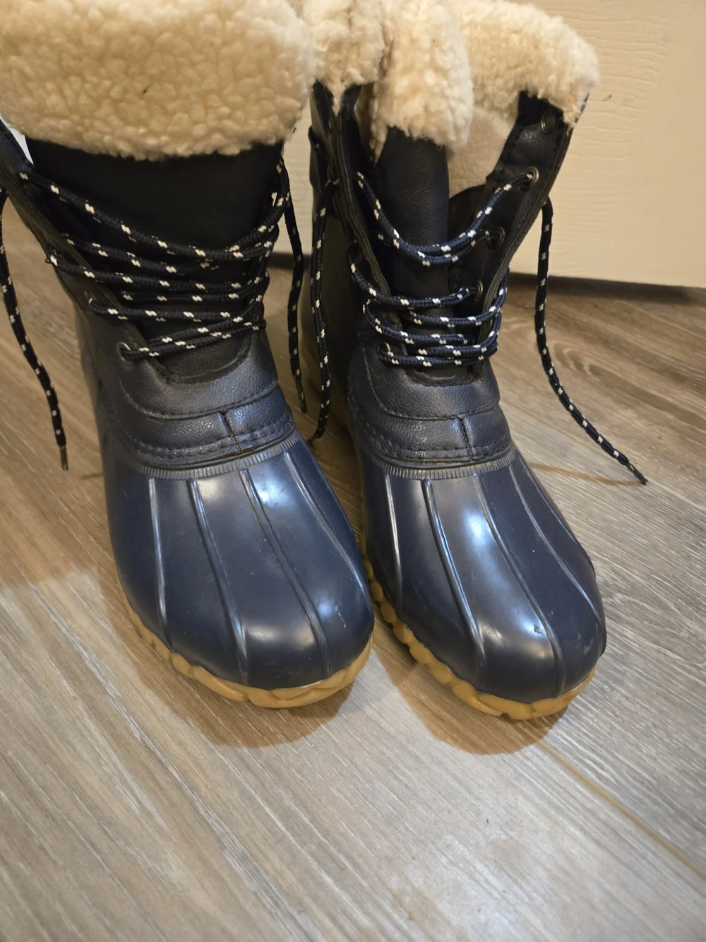 Nautica Navy Blue Winter Lace-Up Boots with Cream Shearling Collar